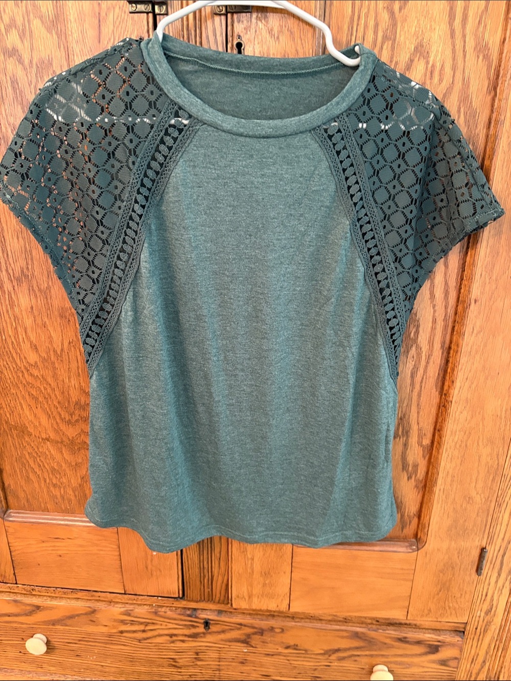 Lace Raglan Short Sleeve Tee in Forest Green